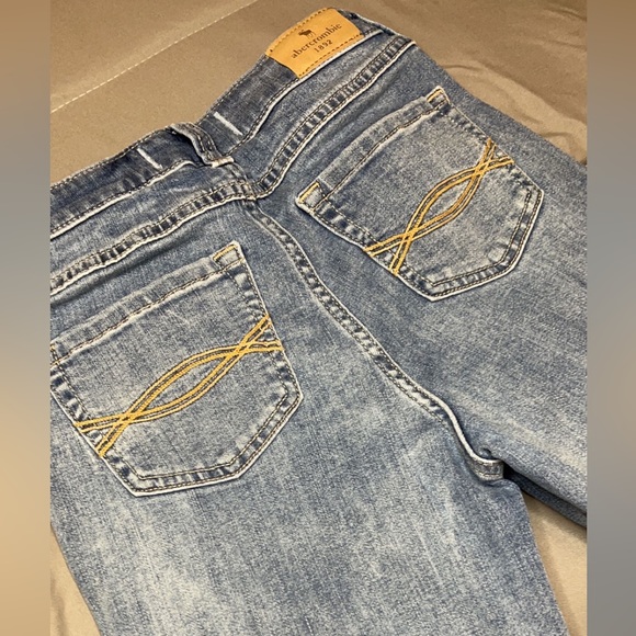 Abercrombie kids high-rise mini Mom Jean - Picture 2 of 3